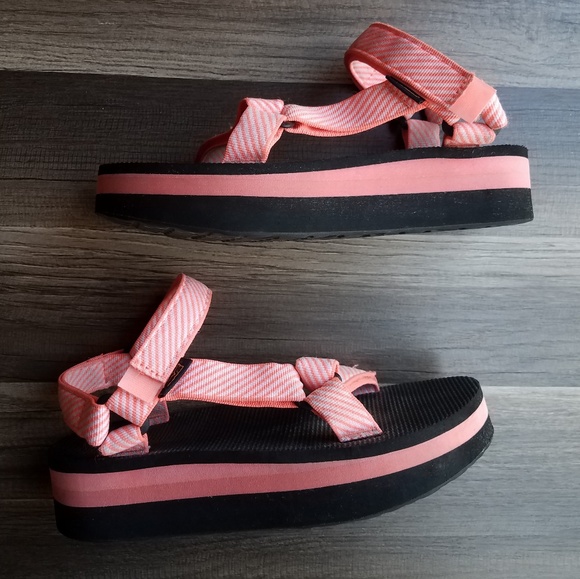 teva flatform candy stripe
